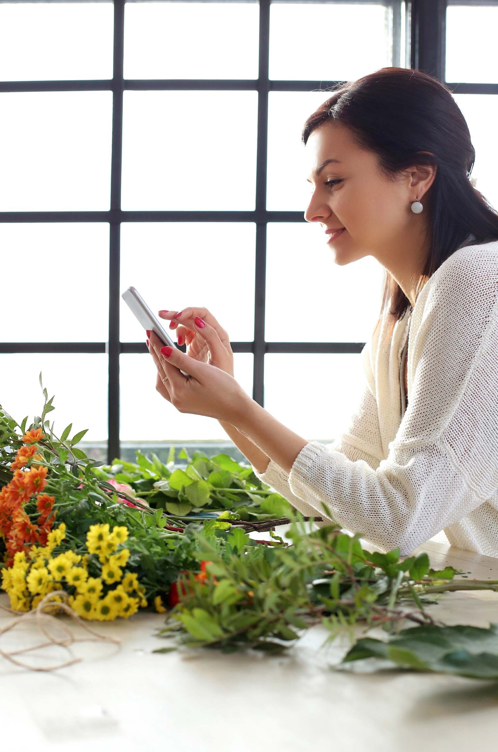 woman-making-beautiful-floral-bouquet (1)